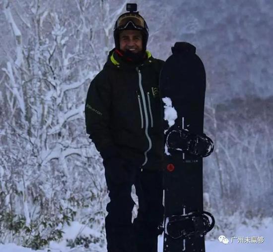 卡纳瓦罗享受假期赴日滑雪胜地 装备专业气质非凡