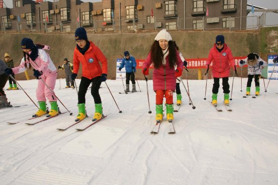 海淀区打造万人滑雪嘉年华，今冬“热雪”来袭邀你畅享